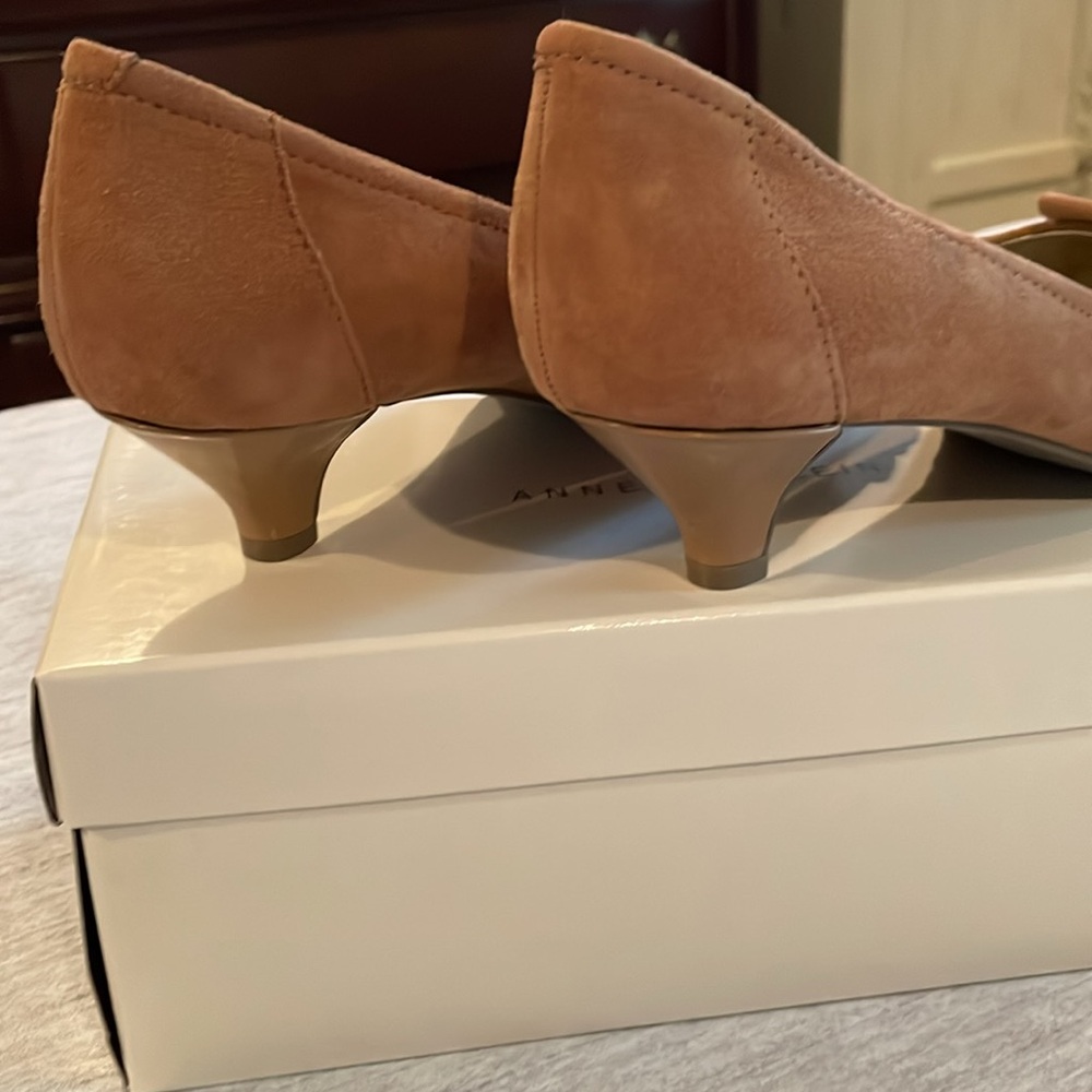 Anne Klein (new) suede iflex kitten heels - Picture 3 of 8